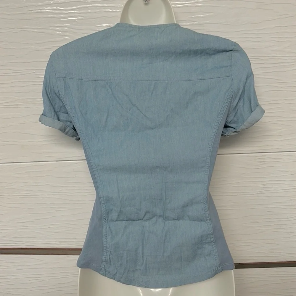 NWOT Guess Light Blue zipper short sleeve top size XS - Picture 2 of 9